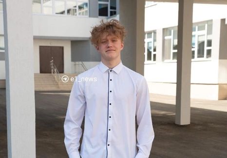 В Екатеринбурге 18-летний хоккеист влез на горящий балкон и потушил пожар